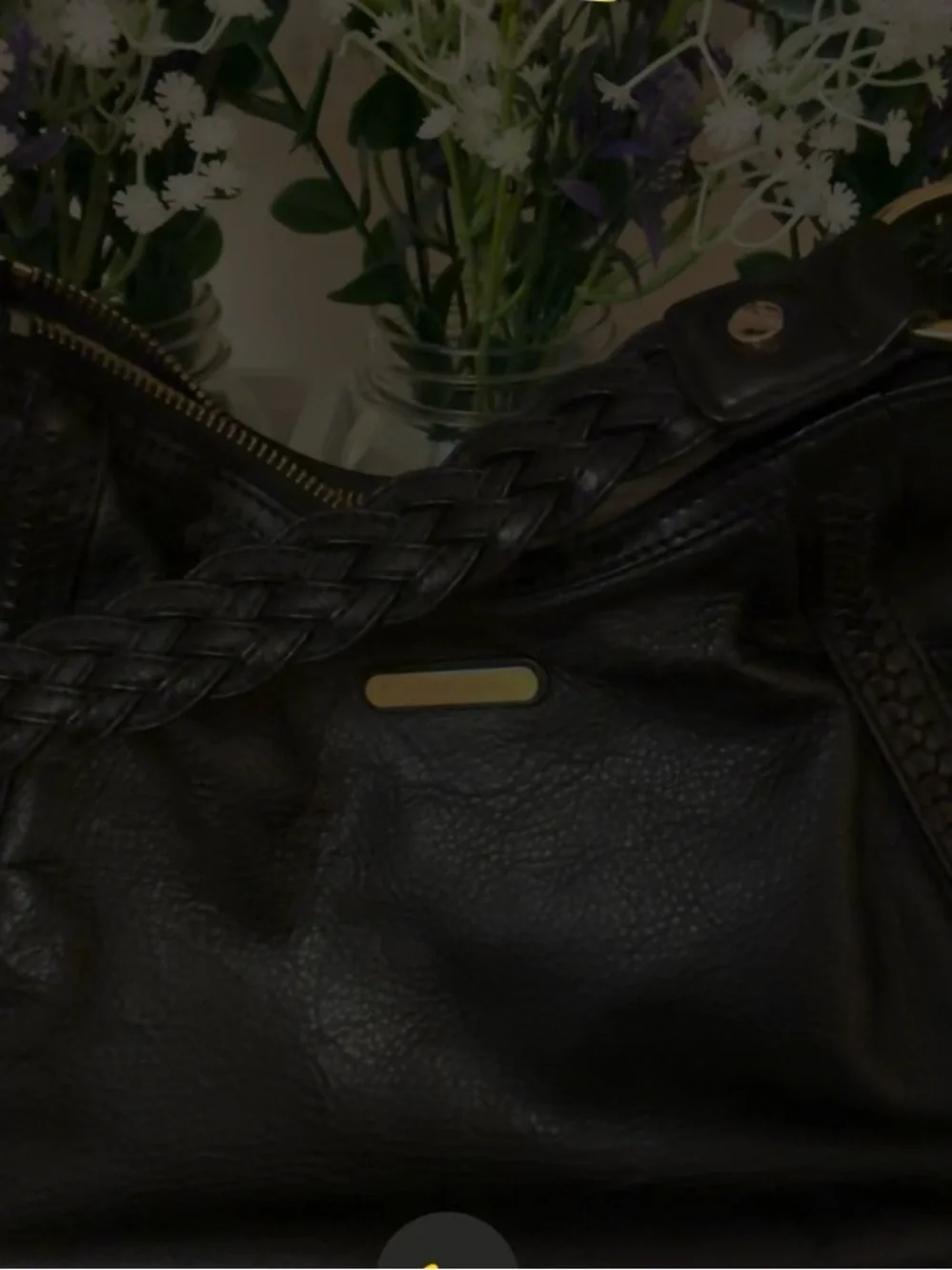 MICHEAL KORS BLACK LEATHER POCKET BOOK.